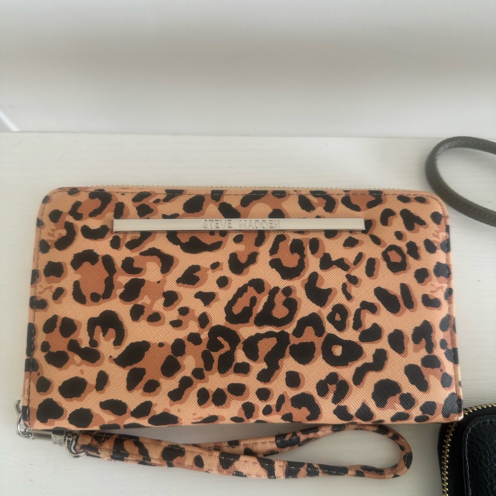 Steve Madden Tan and Black Leopard Wristlet